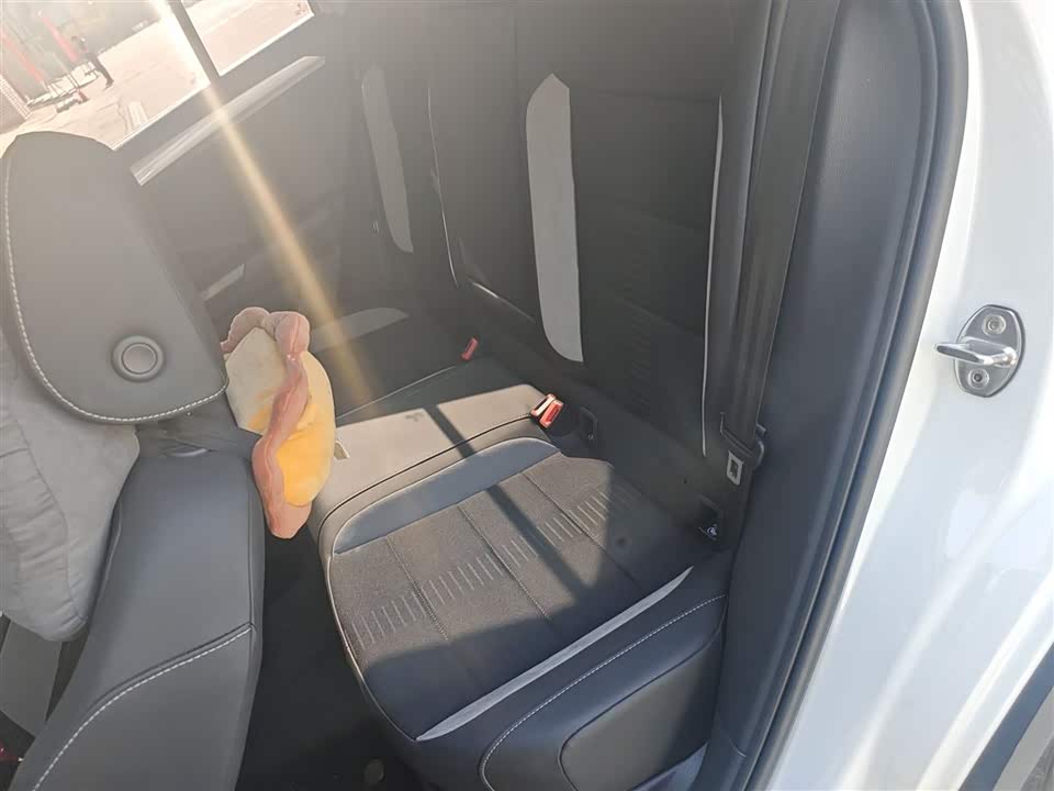 Volkswagen T-ROC exploring Songs