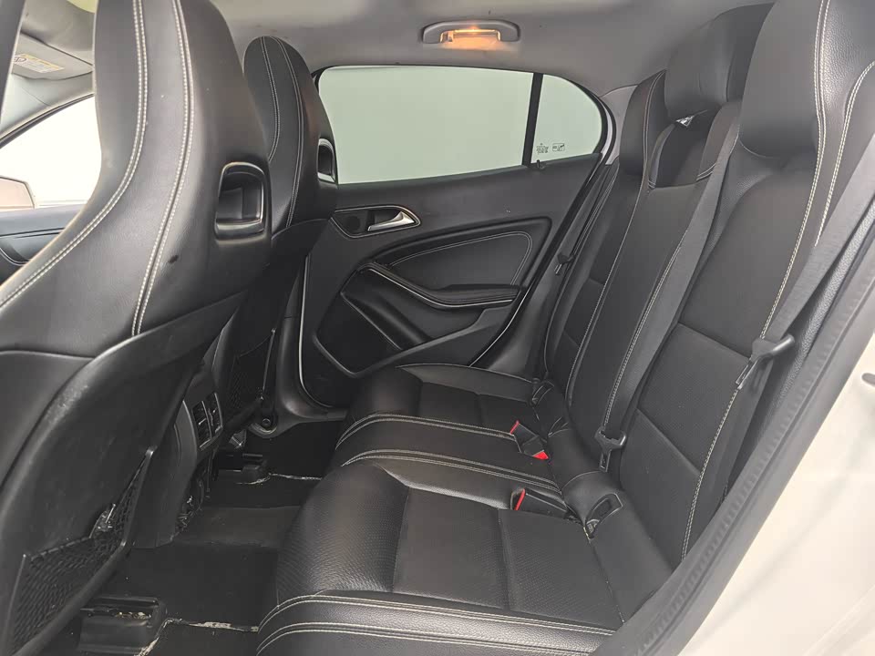 Mercedes-Benz GLA Mercedes-Benz GLA