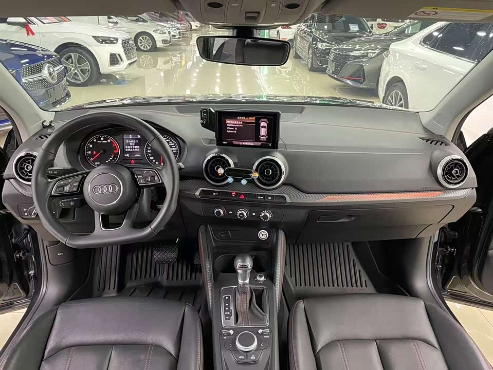 Audi Q2L