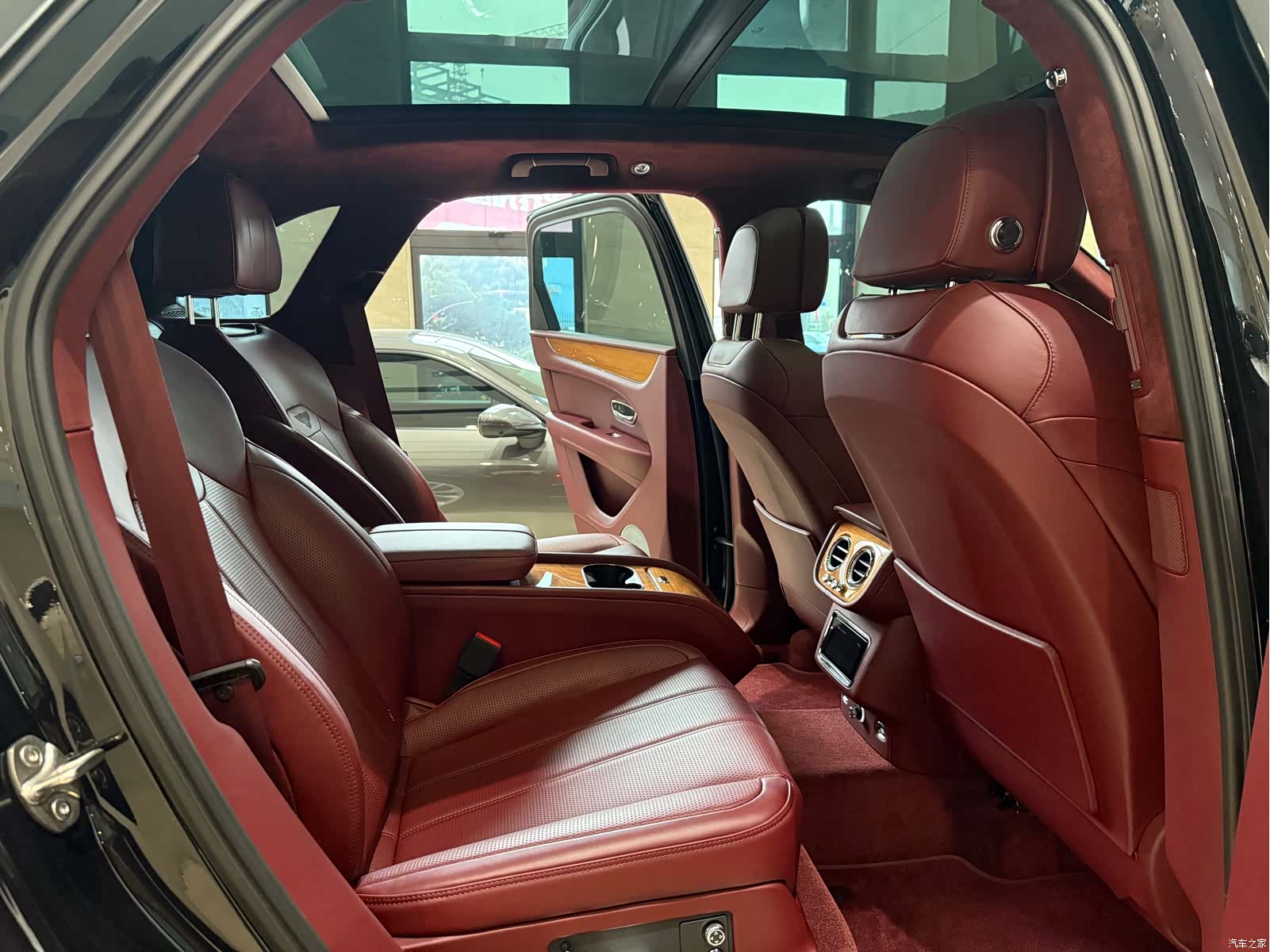 Bentley Bentayga, 2022 14