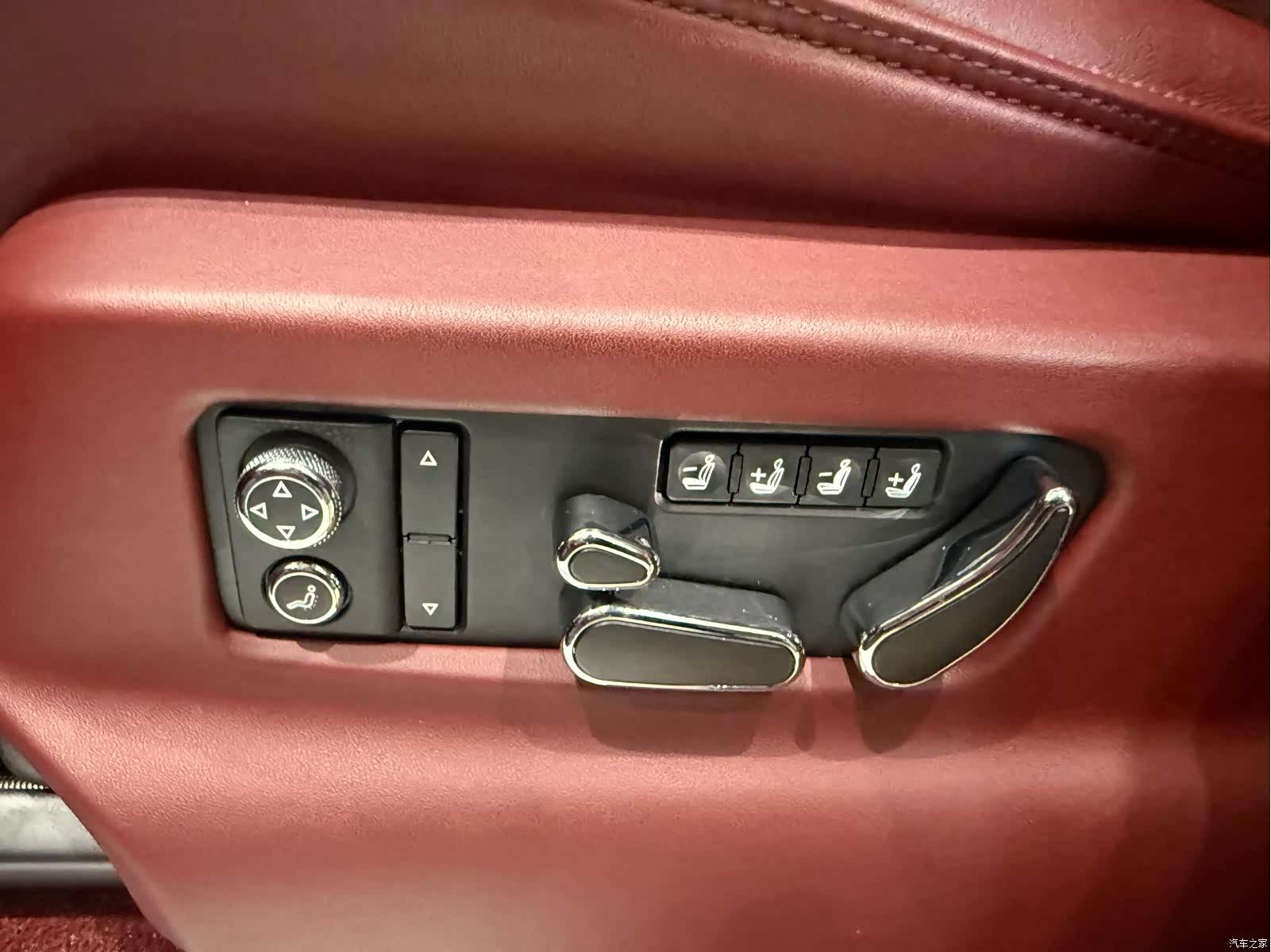 Bentley Bentayga, 2022 12