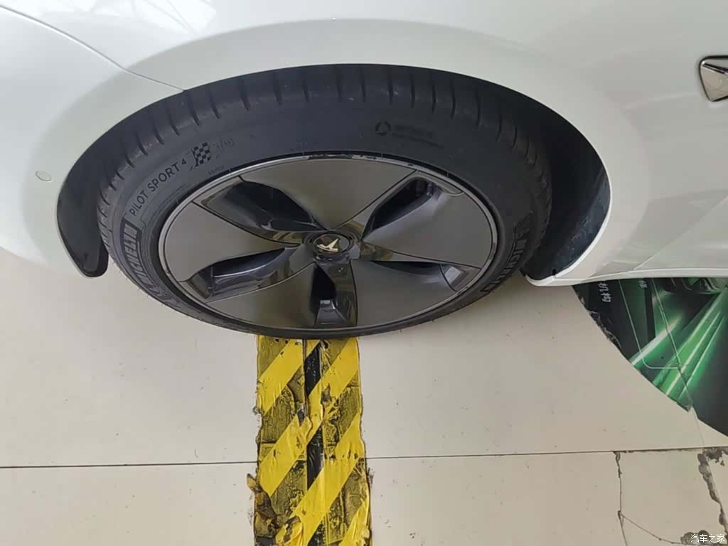 Tesla Model 3, 2019 23