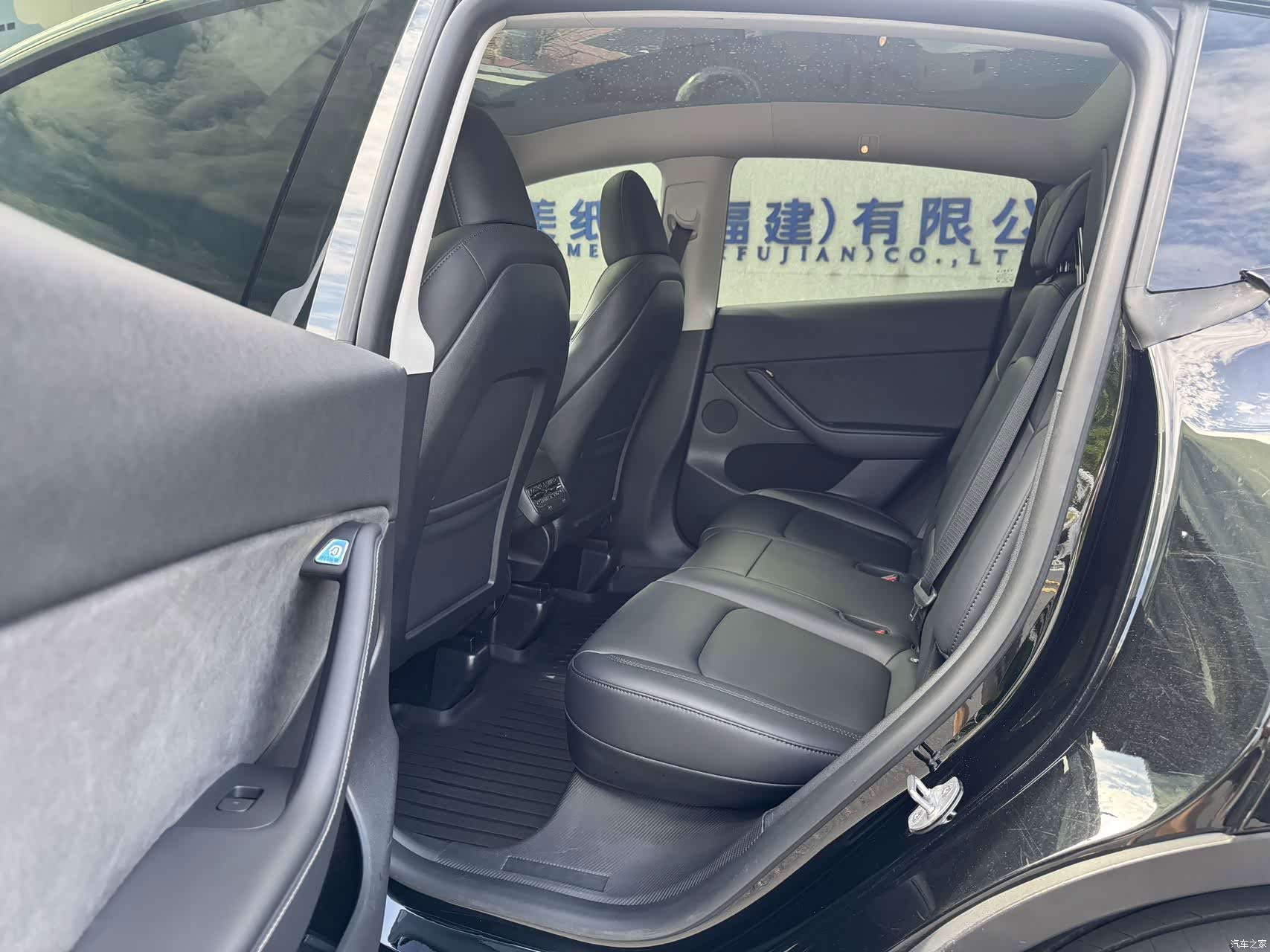 Tesla Model Y, 2024 6