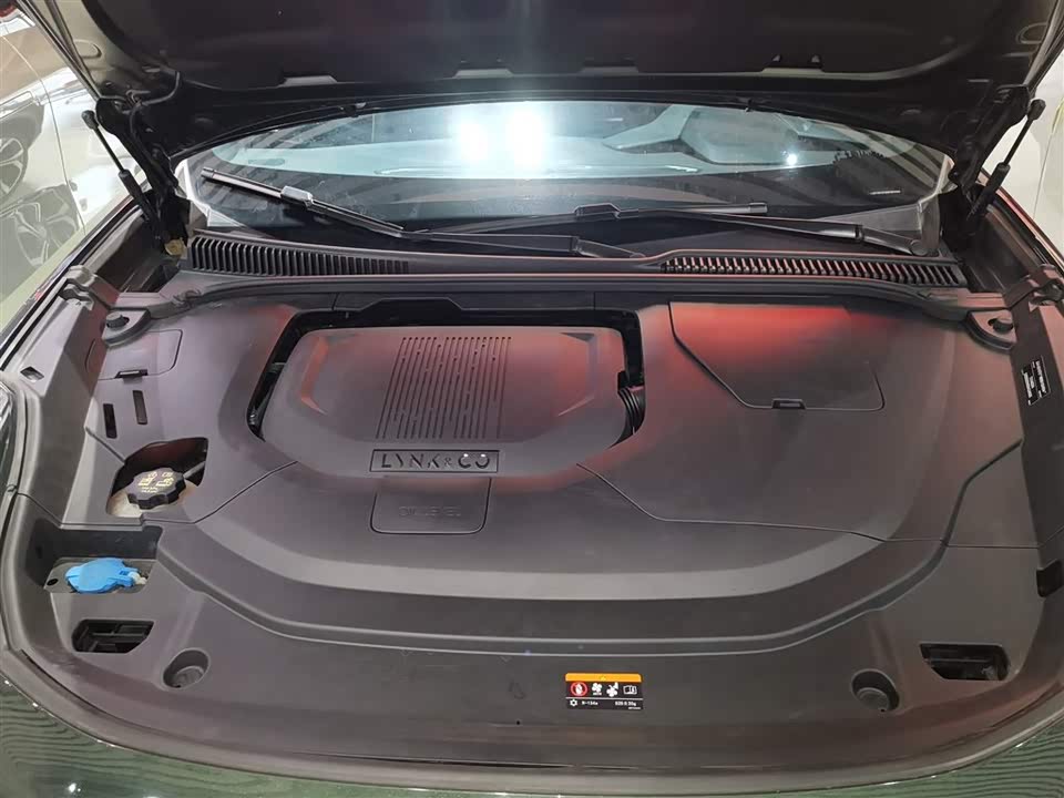 Lynk & Co 06 EM-P
