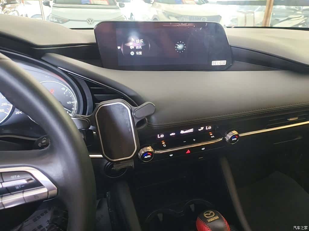 Mazda Mazda3, 2020 13
