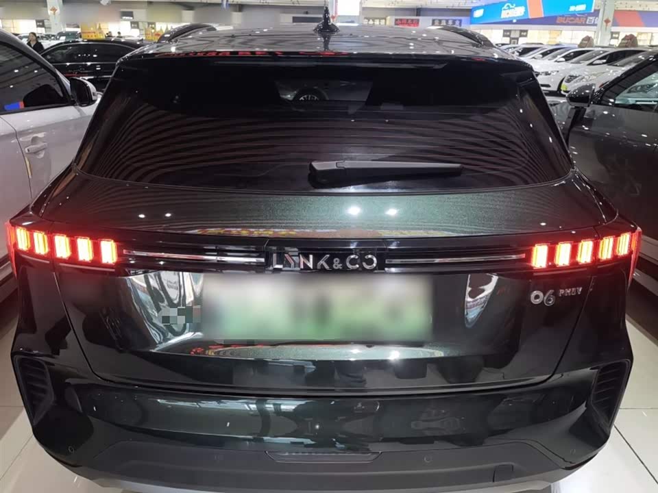 Lynk & Co 06 EM-P