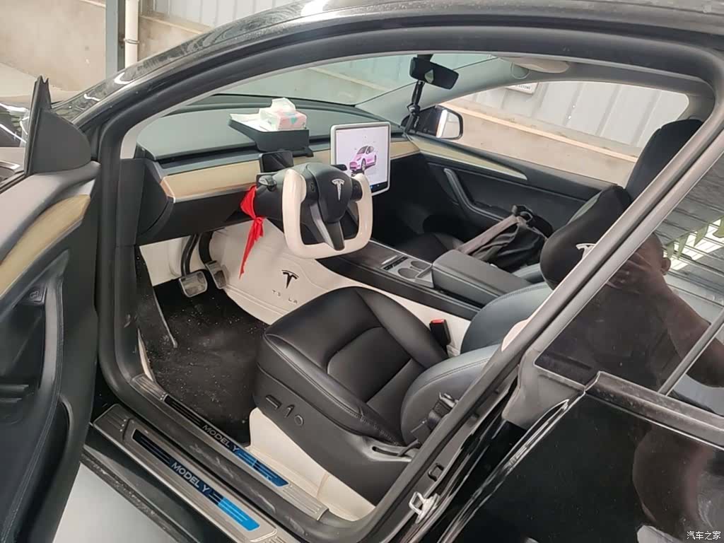 Tesla Model Y, 2023 15