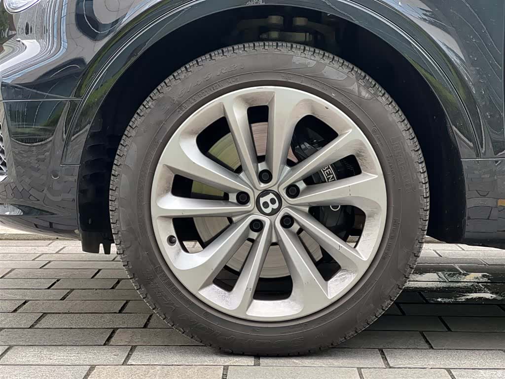 Bentley Bentayga, 2020 8