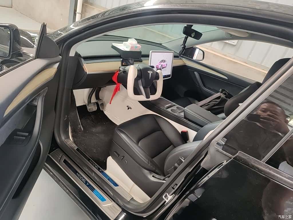 Tesla Model Y, 2023 16
