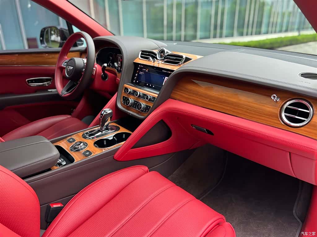 Bentley Bentayga, 2020 19