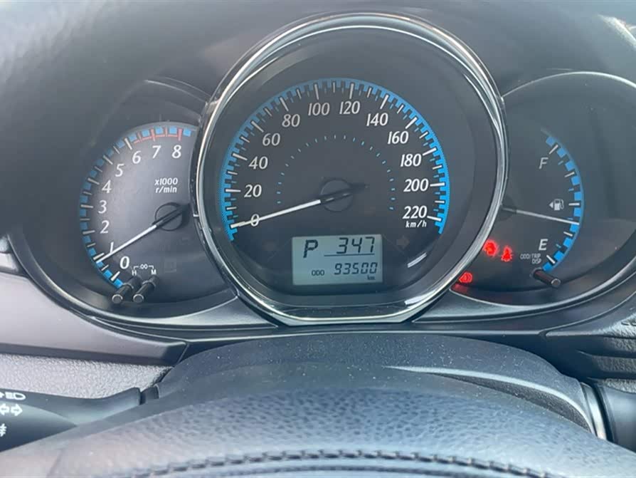 Toyota YARiS L to enjoy