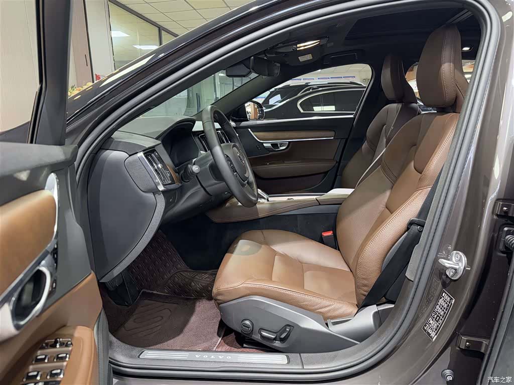 Volvo S90, 2023 все фото