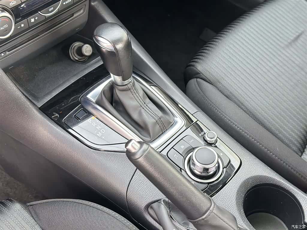 Mazda Mazda3, 2015 19