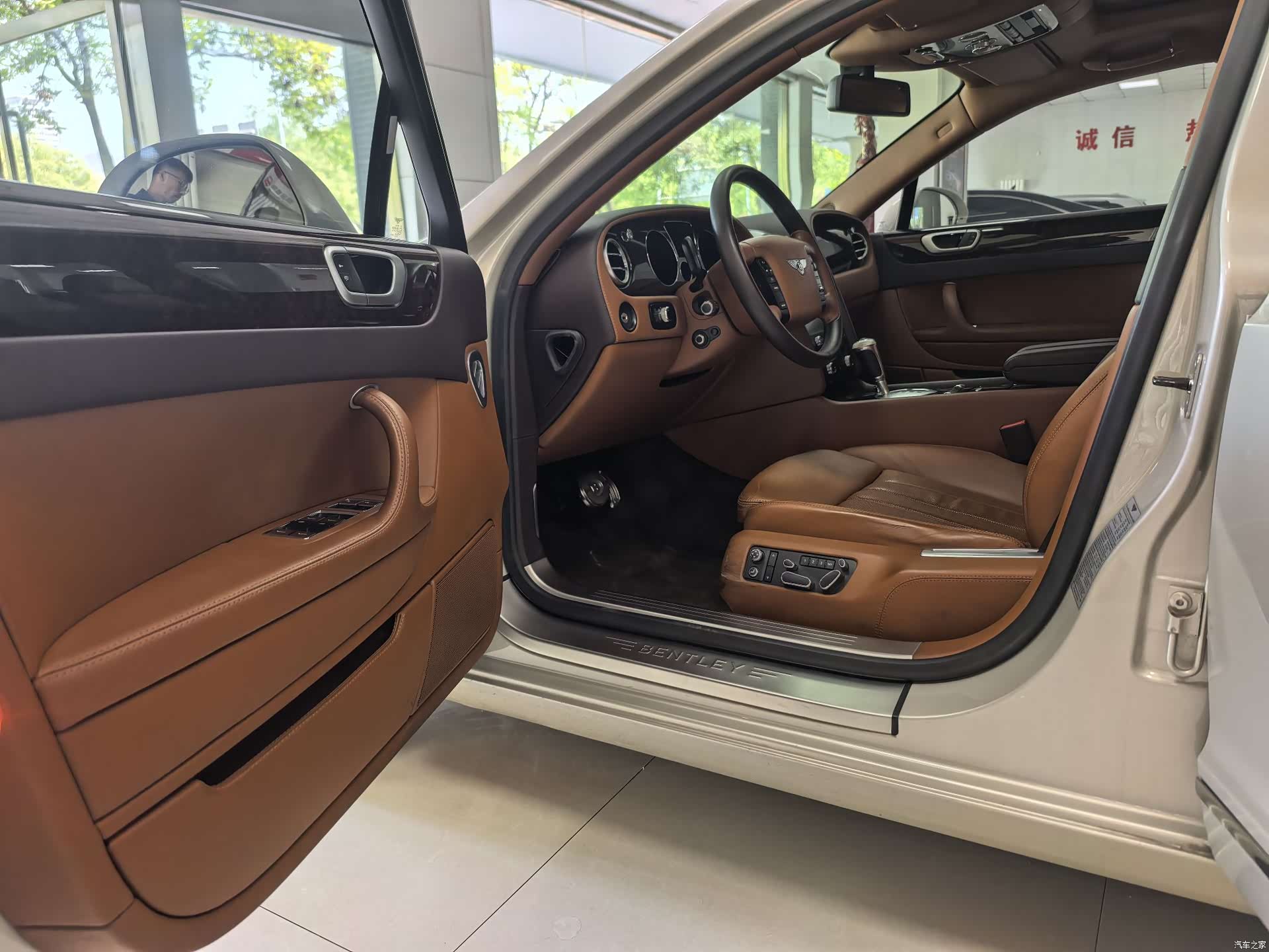 Bentley Flying Spur, 2013 6