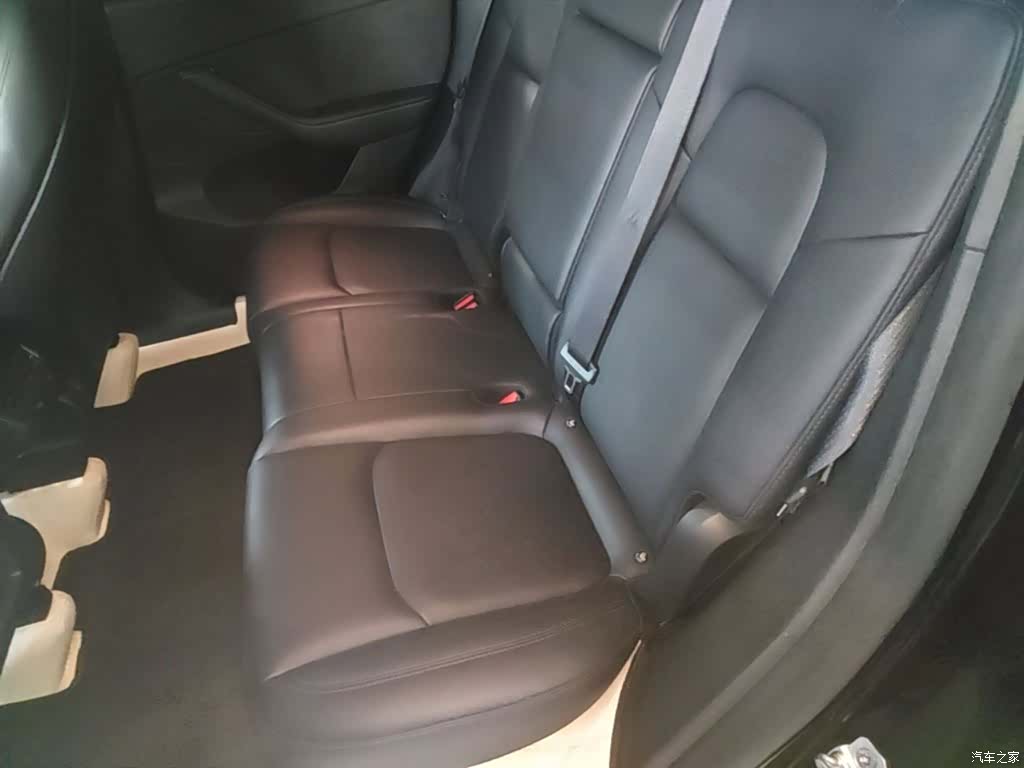Tesla Model Y, 2023 17
