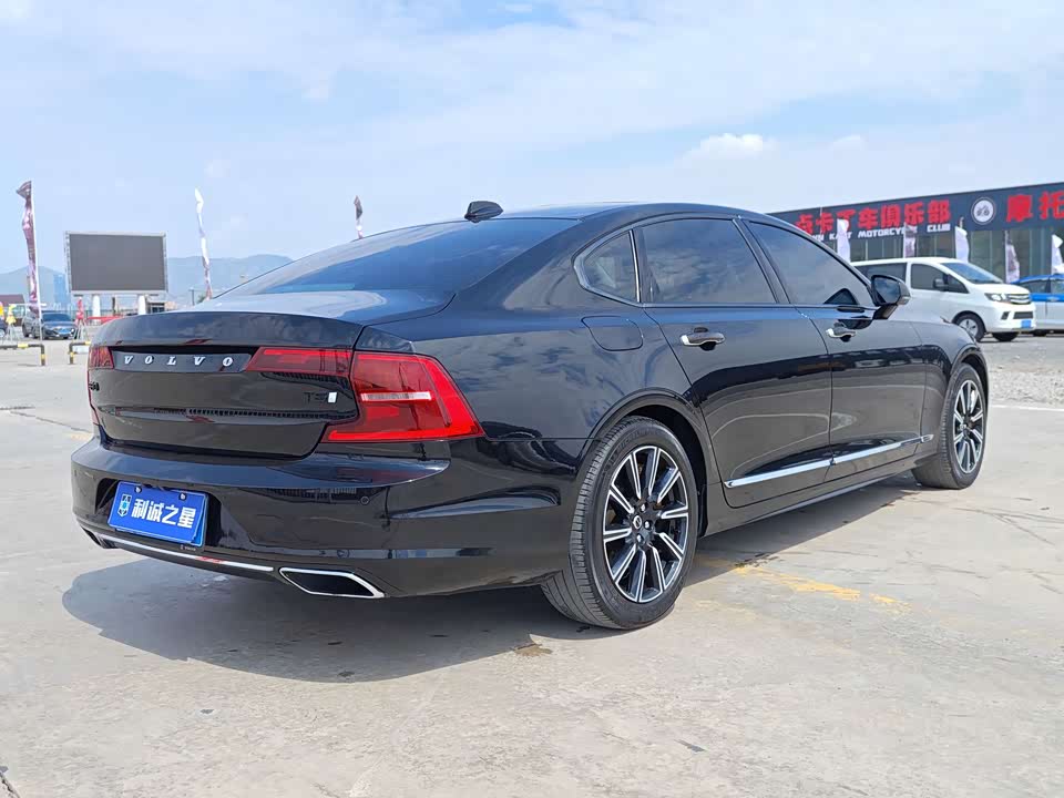 Volvo S90