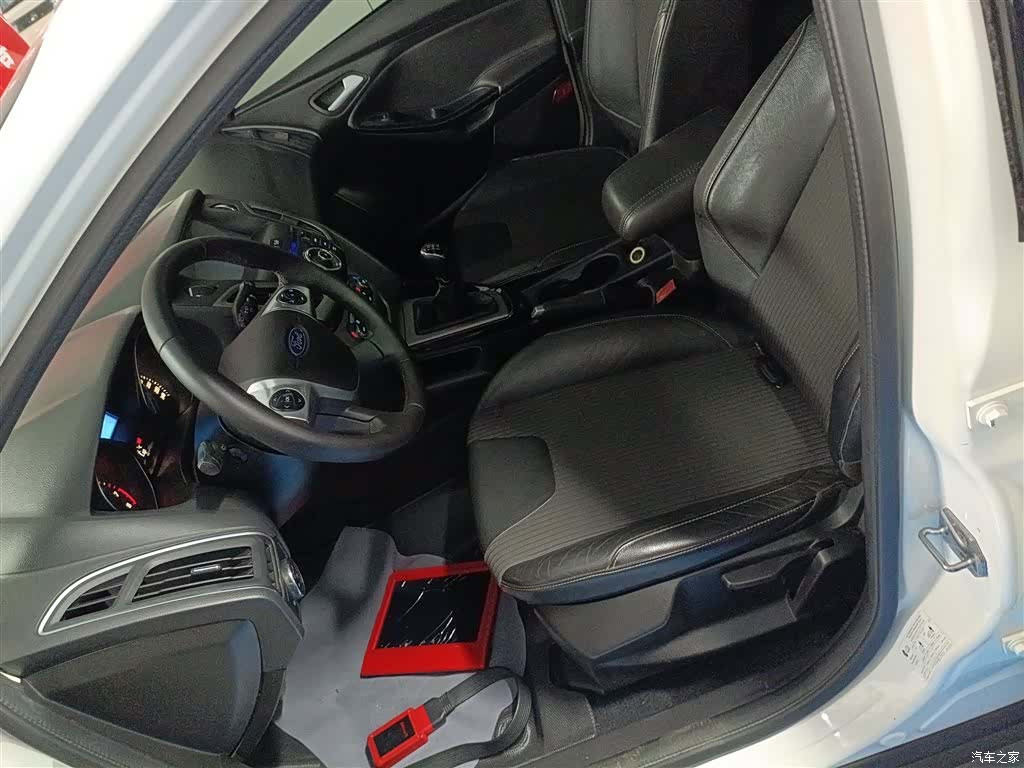 Ford Focus, 2014 11