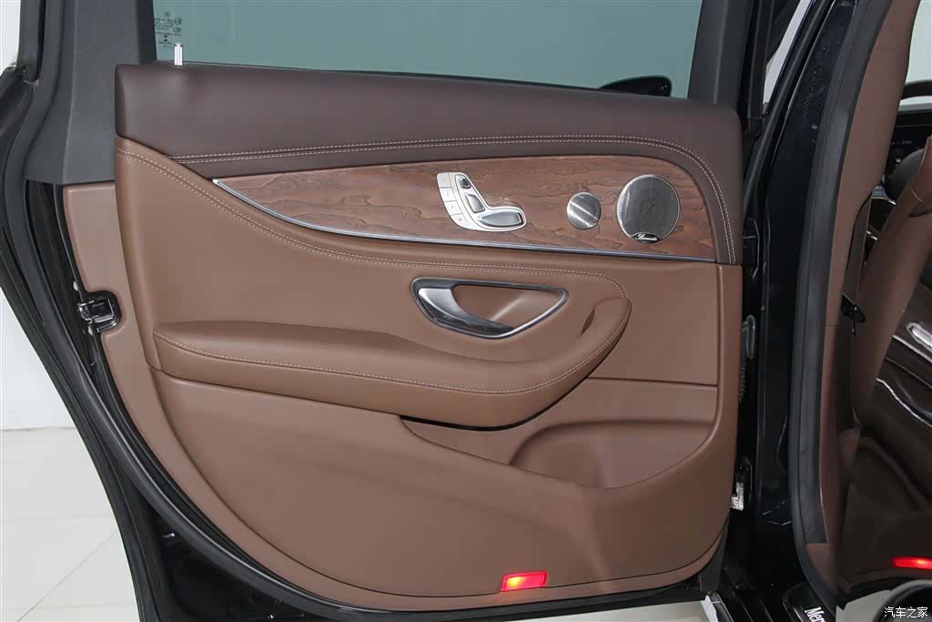 Mercedes-Benz E-Class, 2022 33