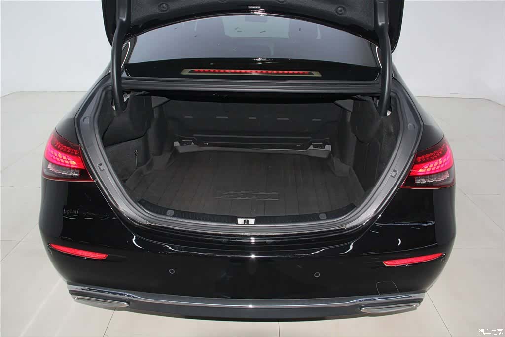Mercedes-Benz E-Class, 2022 26
