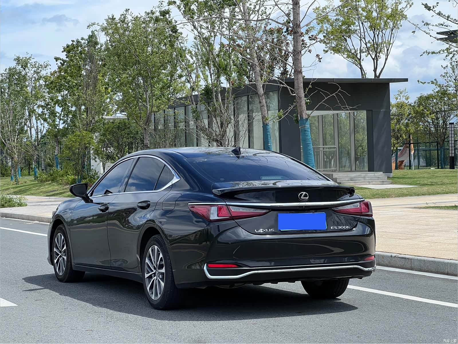 Lexus ES, 2023 4