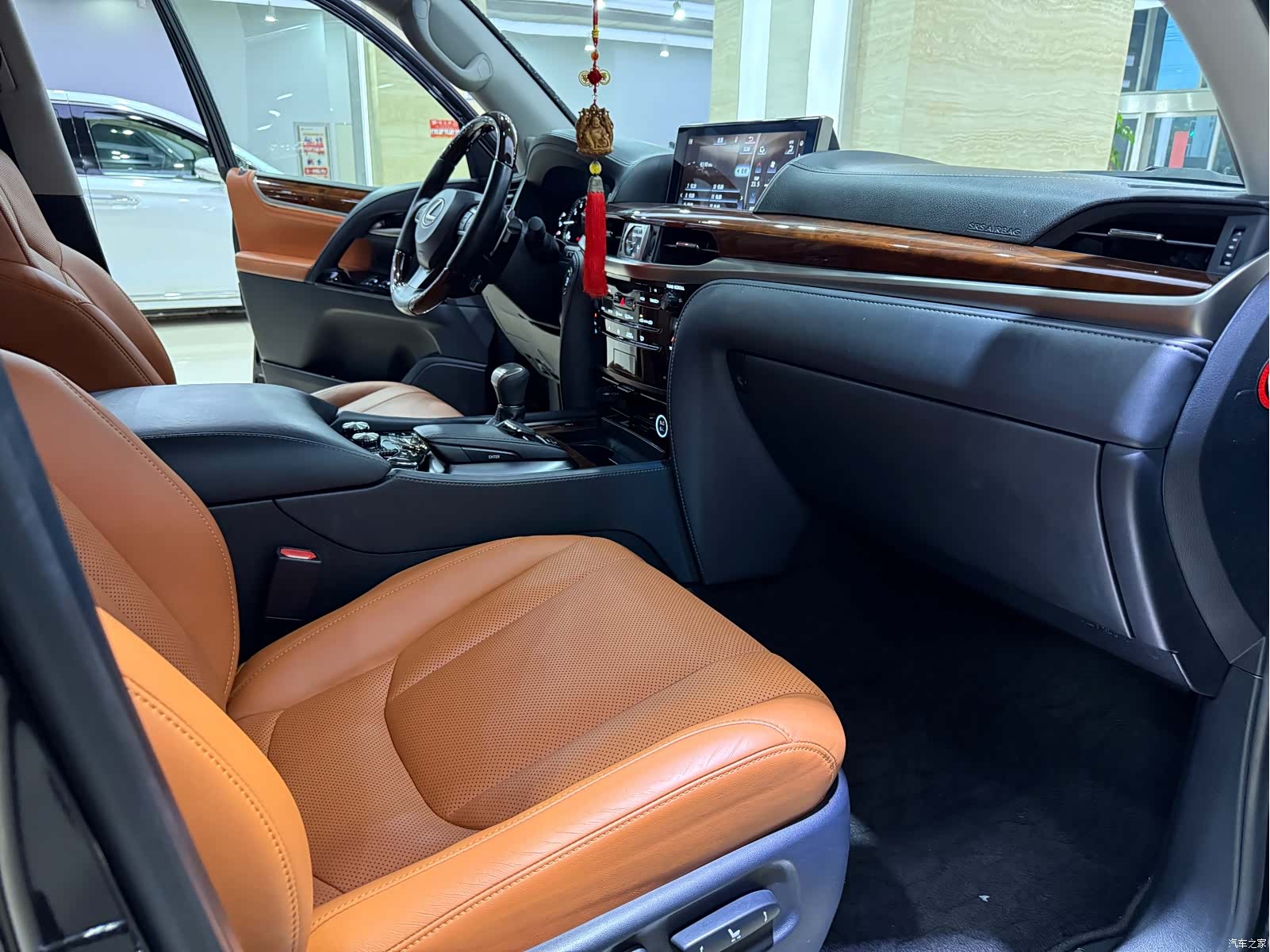 Lexus LX, 2019 9