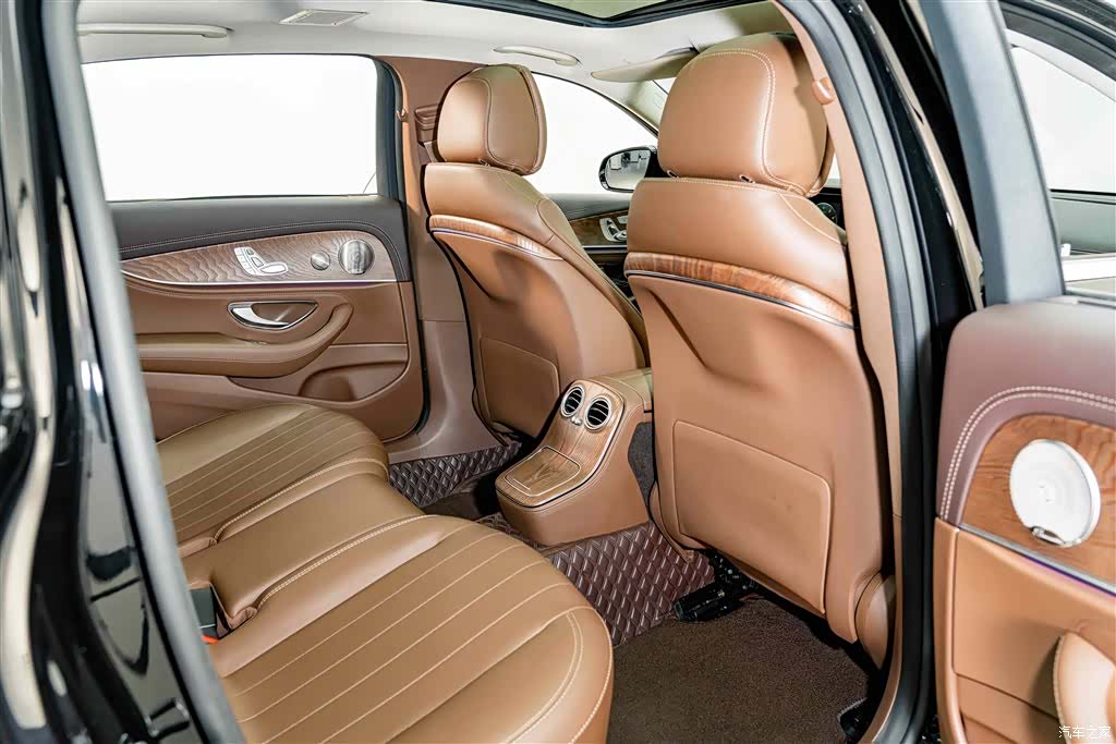 Mercedes-Benz E-Class, 2024 22