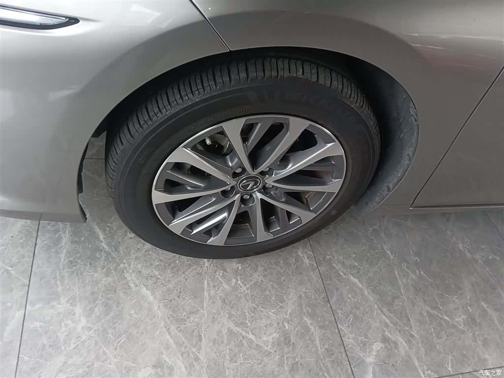 Lexus ES, 2023 23