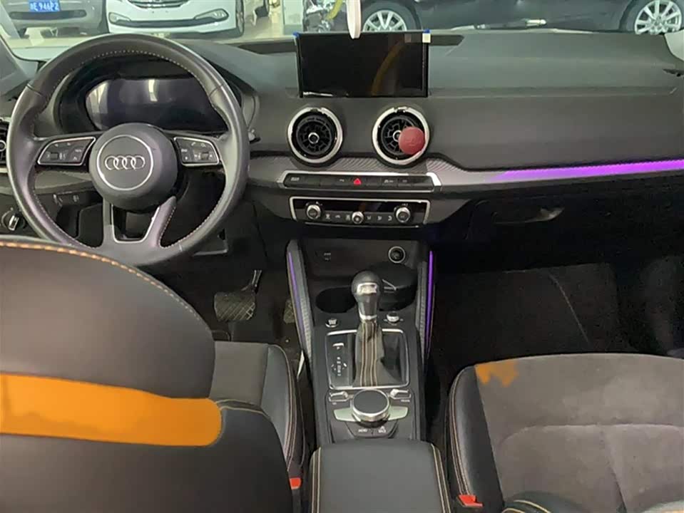 Audi Q2L