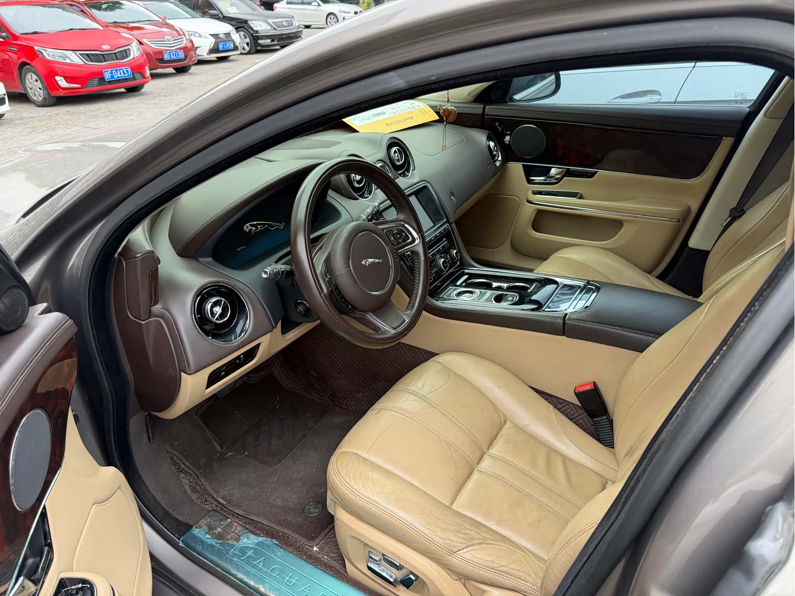 Jaguar XJ, 2012 4