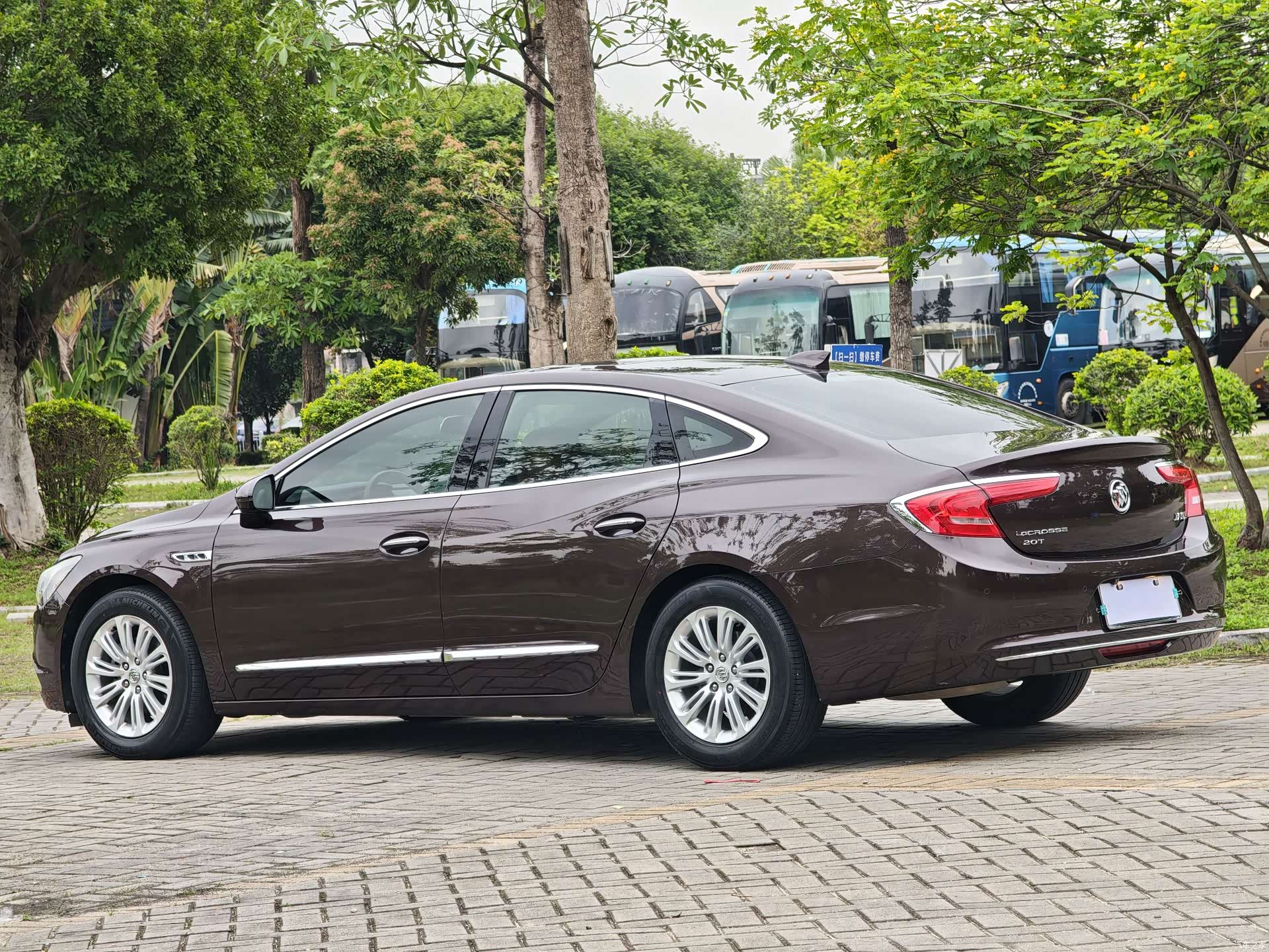 Buick LaCrosse, 2017 16