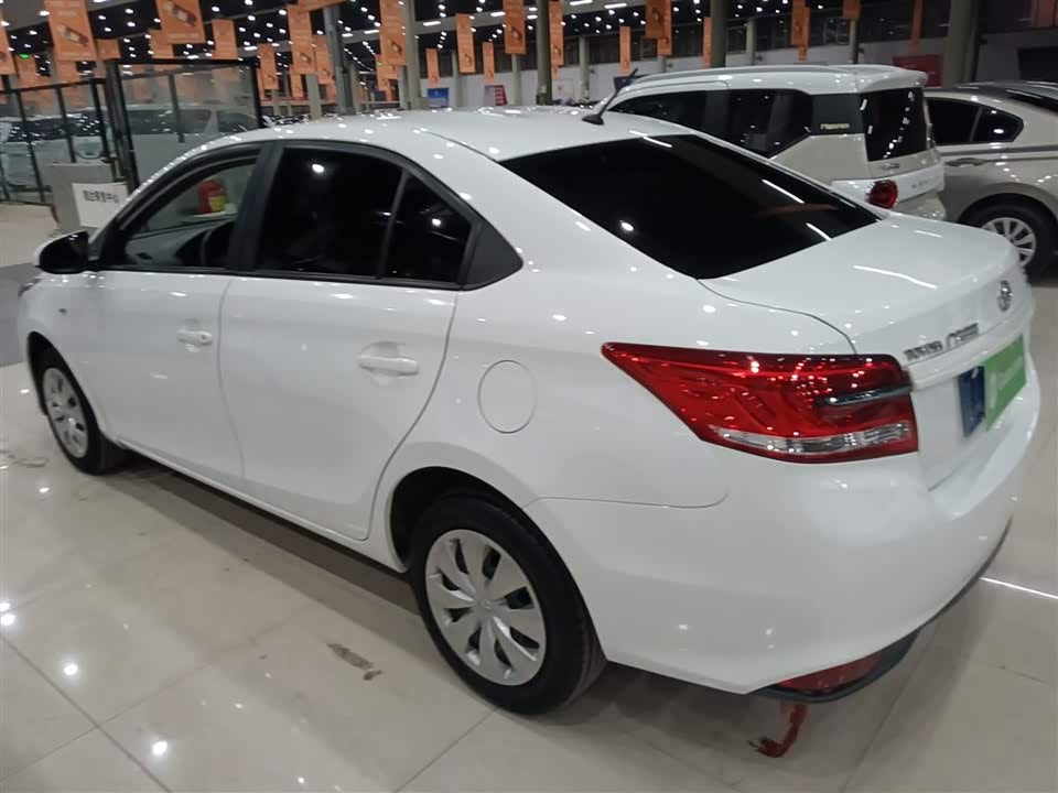 Toyota YARiS L to enjoy