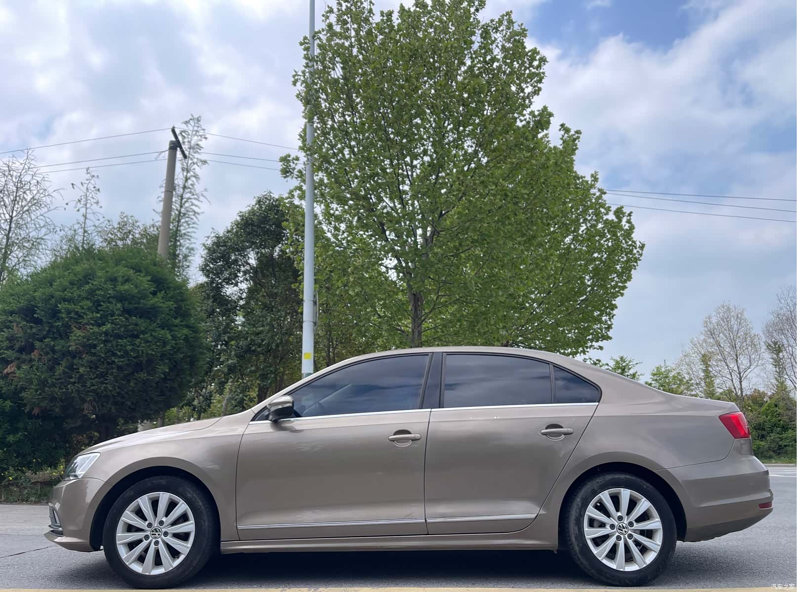 Volkswagen Sagitar, 2015 4