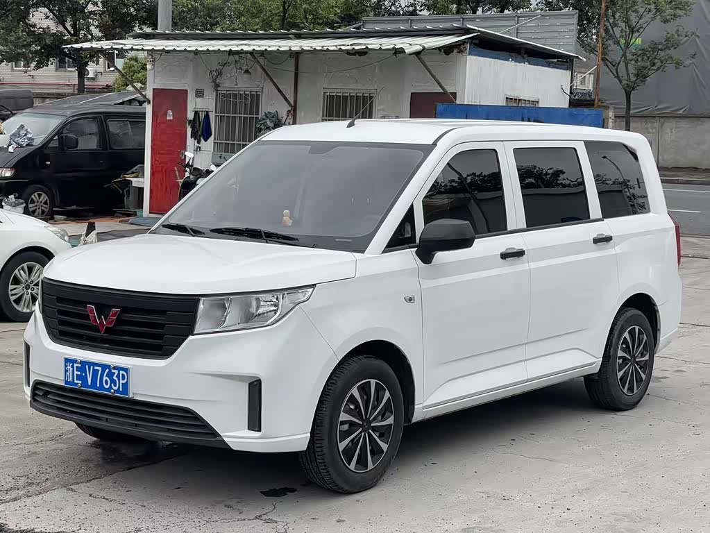 Wuling PLUS