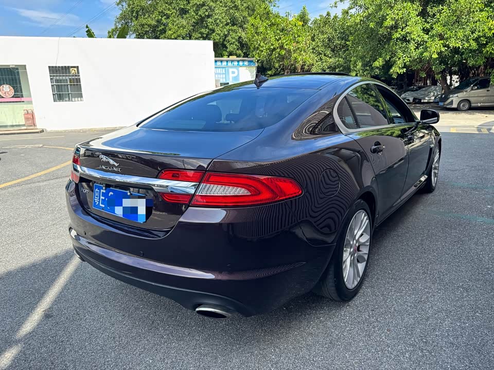 Jaguar XF
