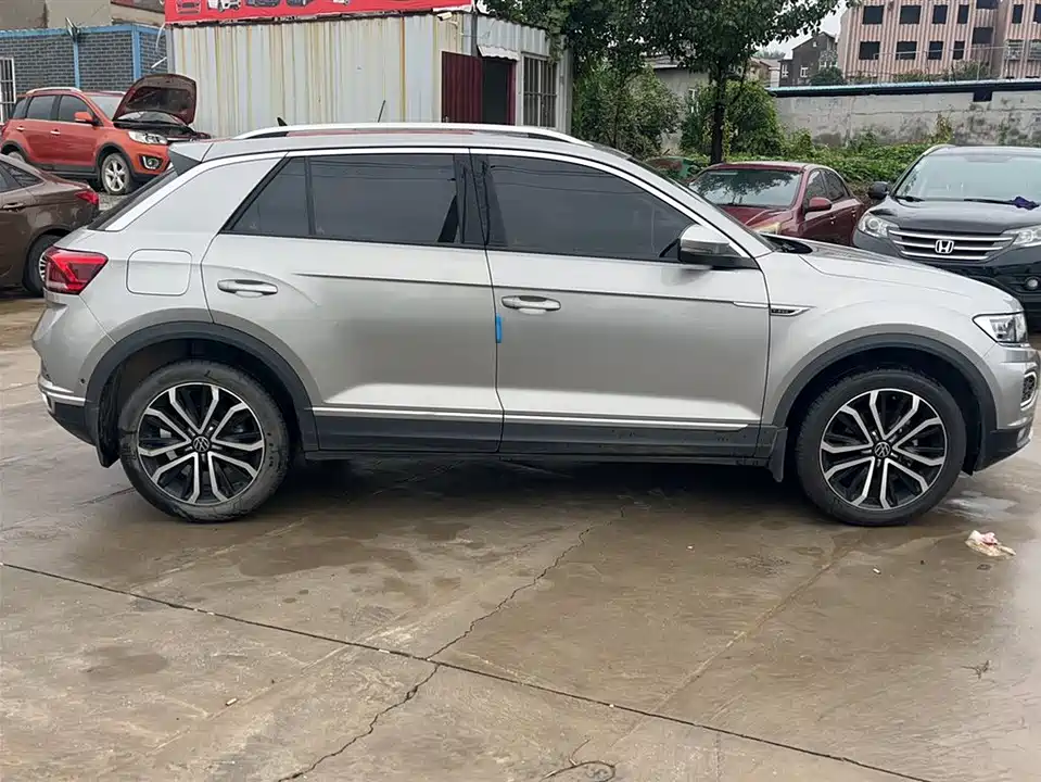 Volkswagen T-ROC exploring Songs