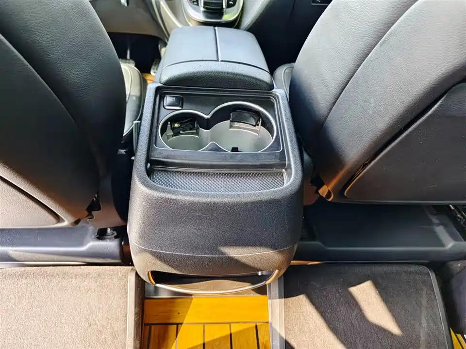 Mercedes-Benz V-class