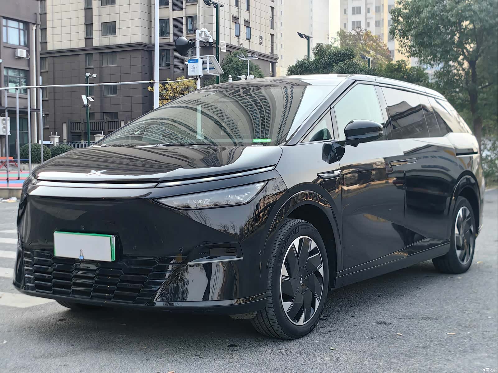 Xpeng X9, 2023 1