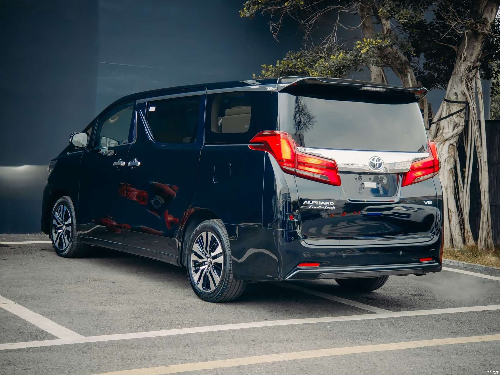 Toyota Alphard, 2018 все фото