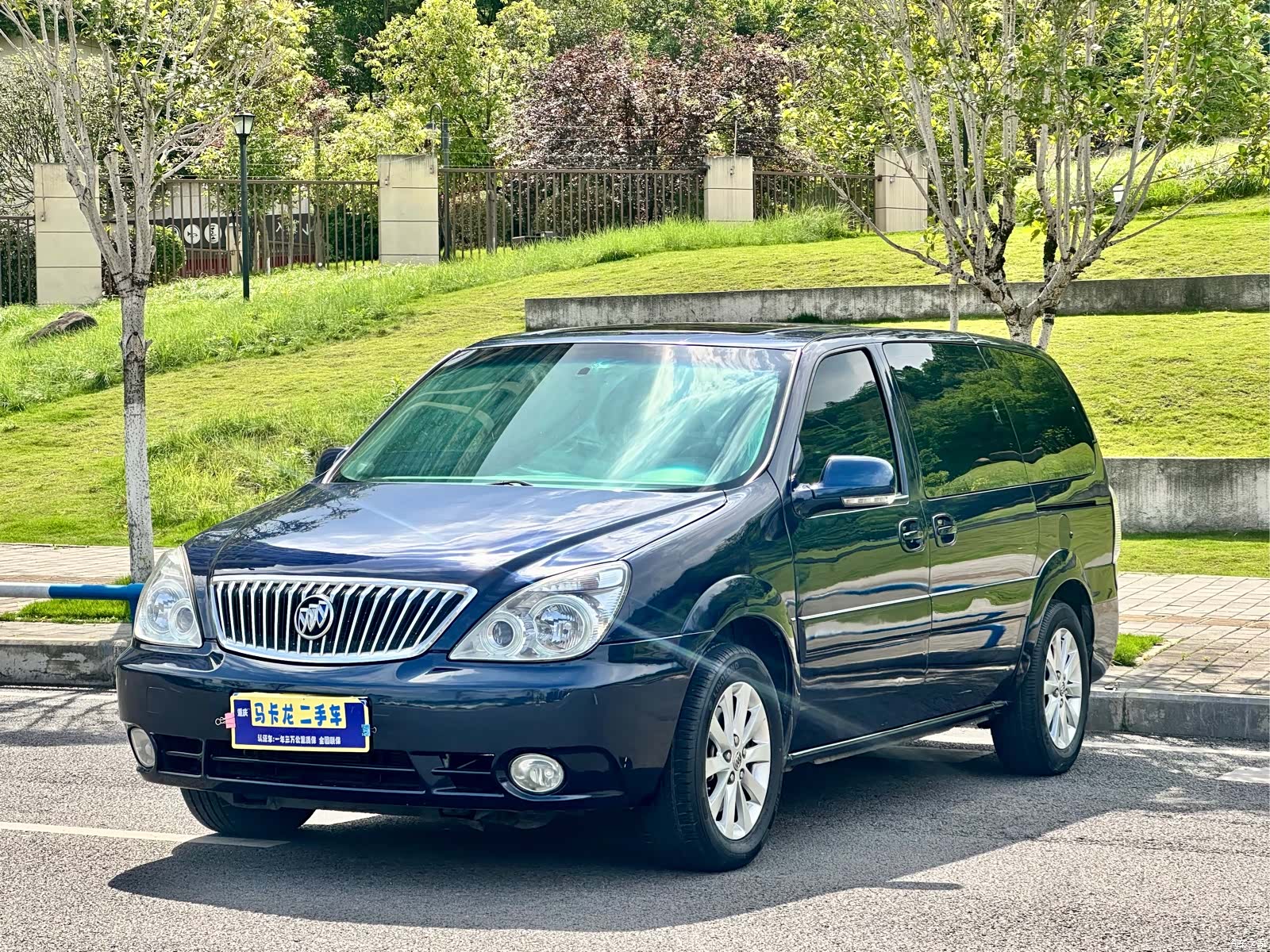 Buick GL8, 2011 1