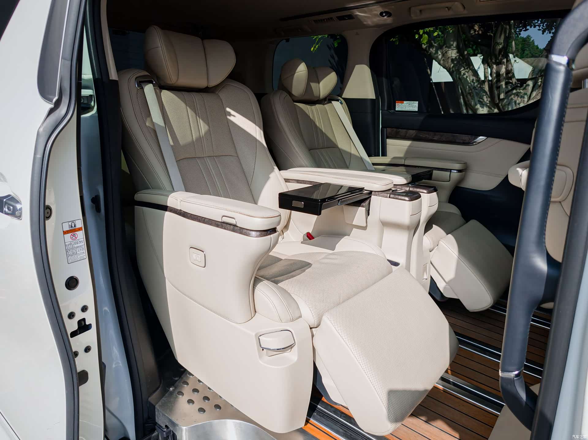 Toyota Alphard, 2018 12
