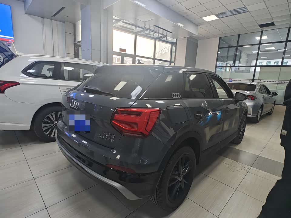 Audi Q2L