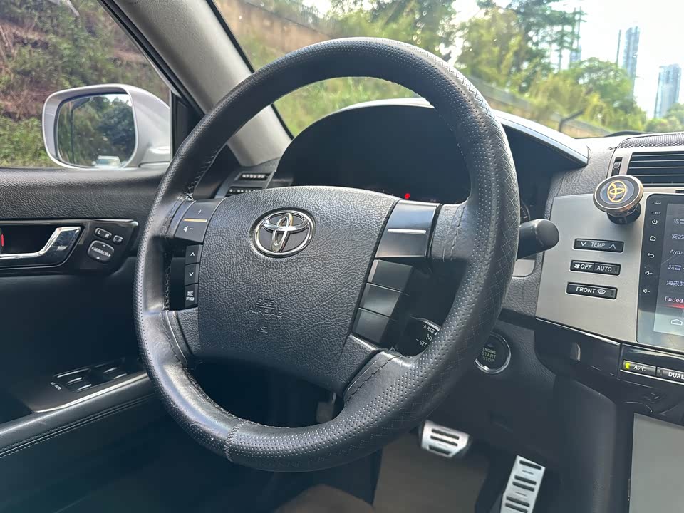 Toyota Reiz