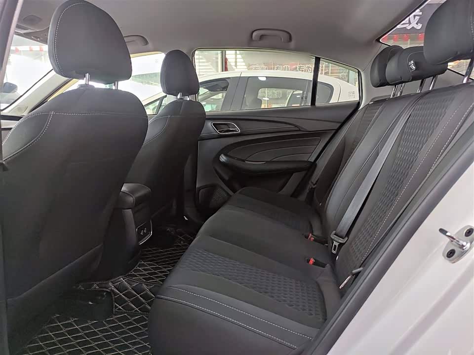 Roewe i5