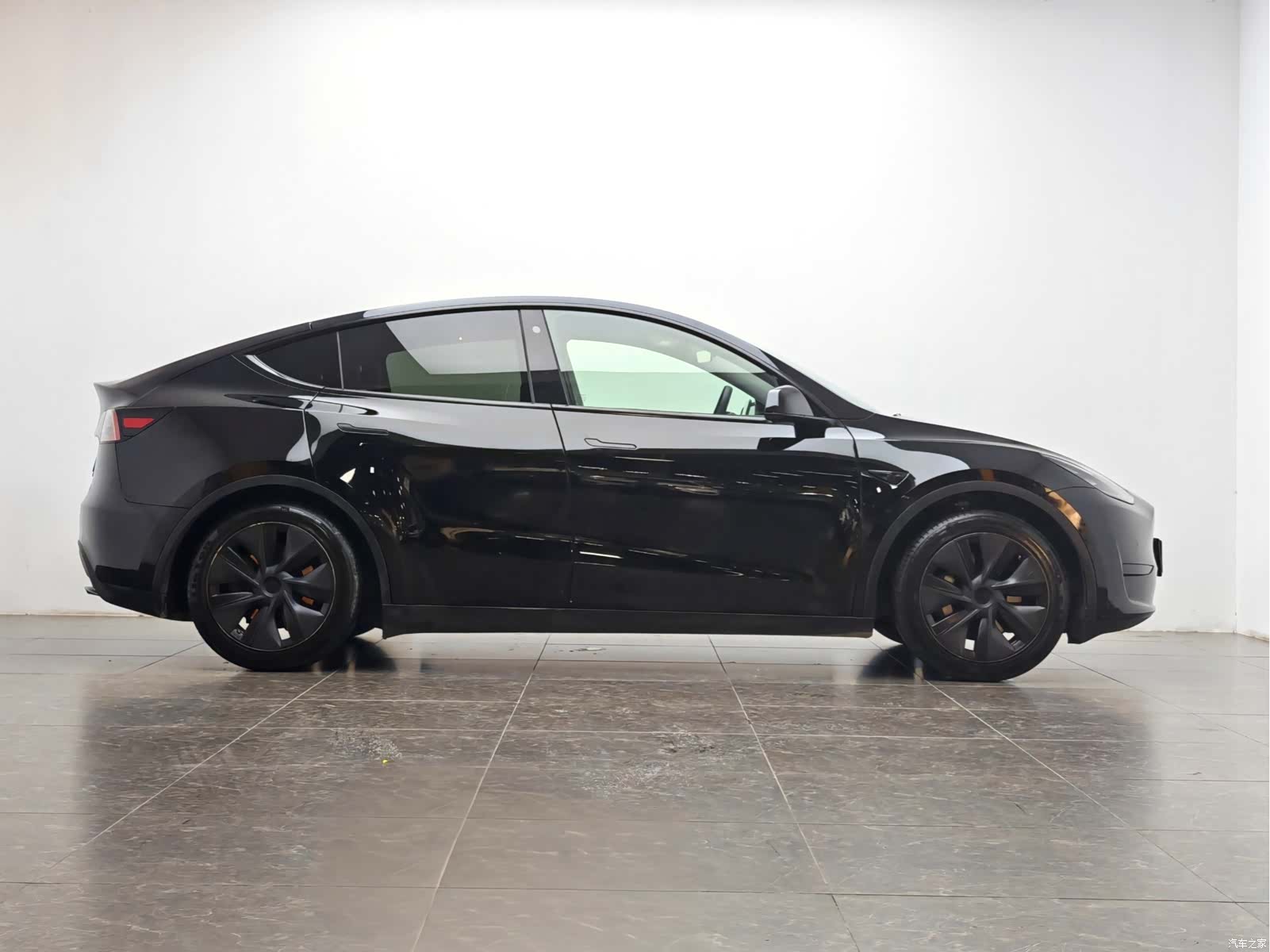 Tesla Model Y, 2024 11