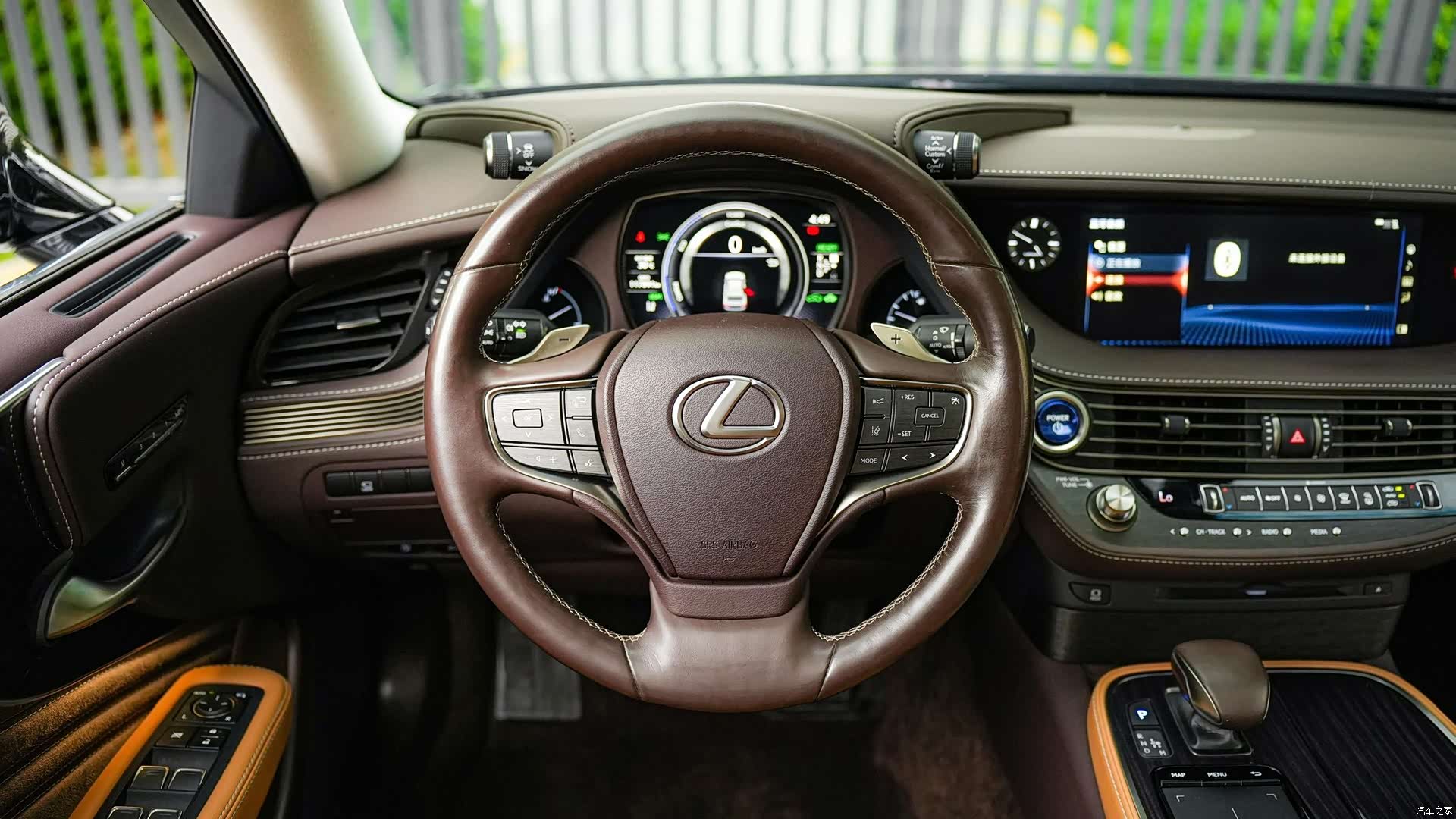 Lexus LS, 2019 21