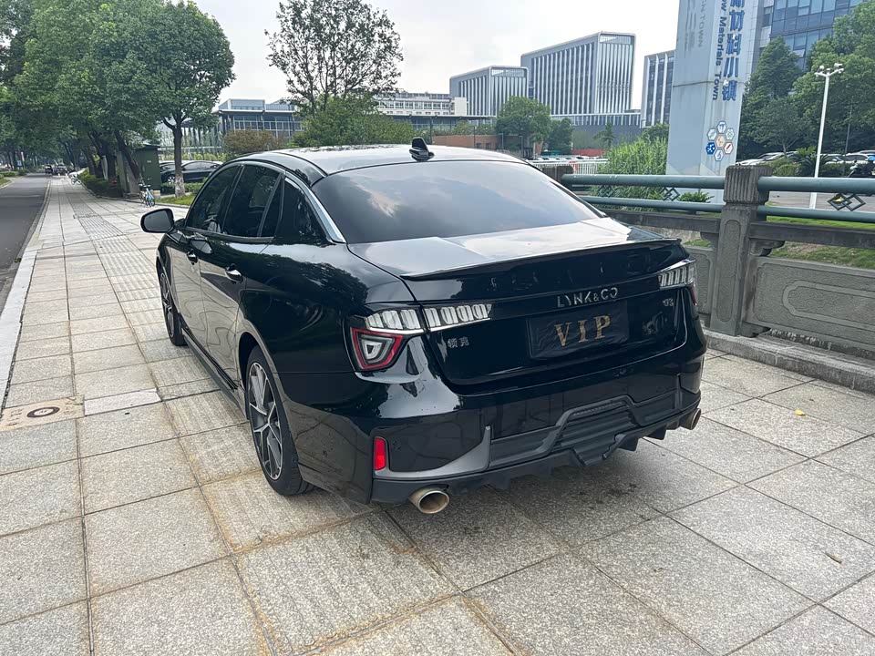 Lynk & Co 03