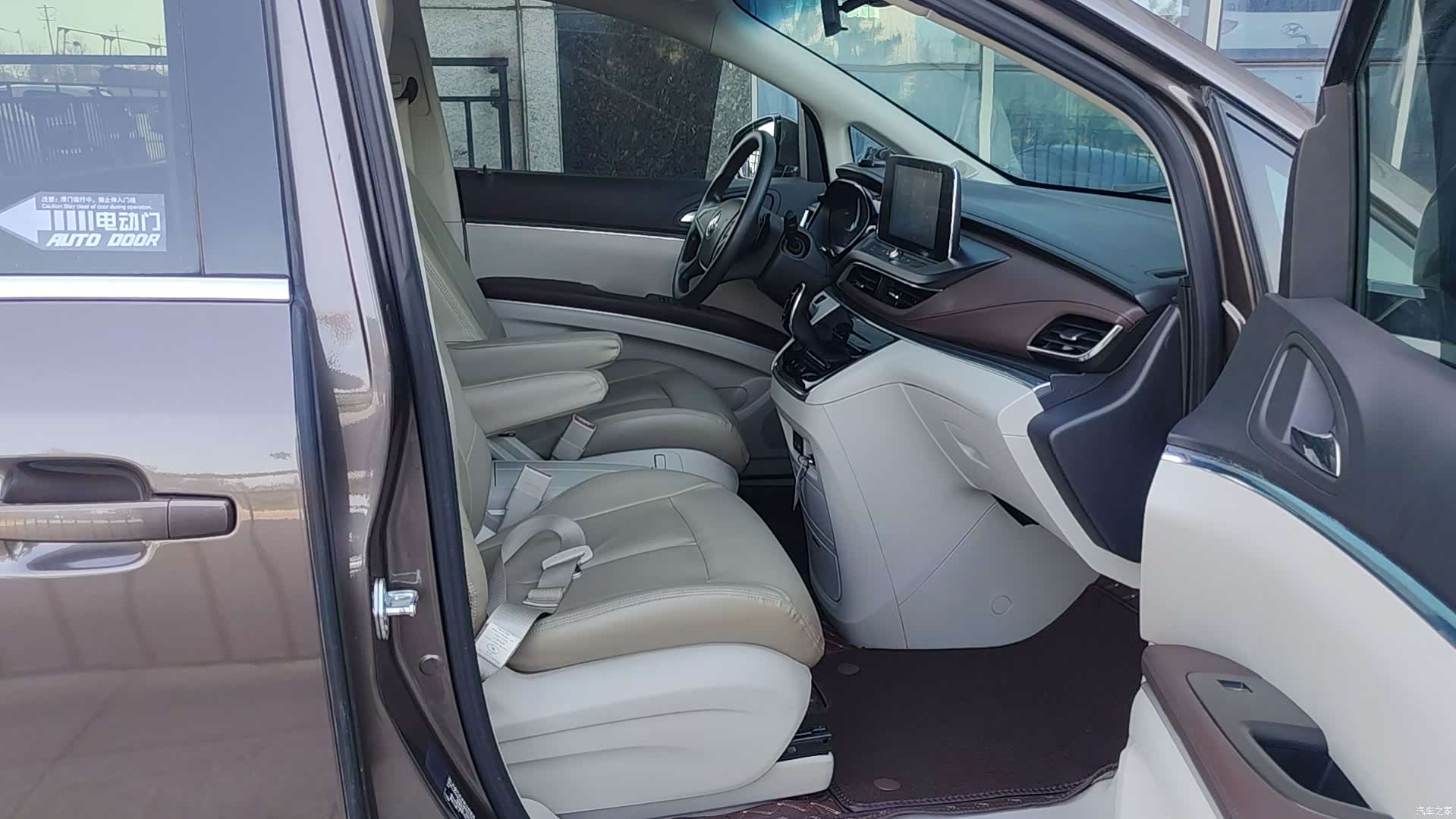 Buick GL8, 2022 6