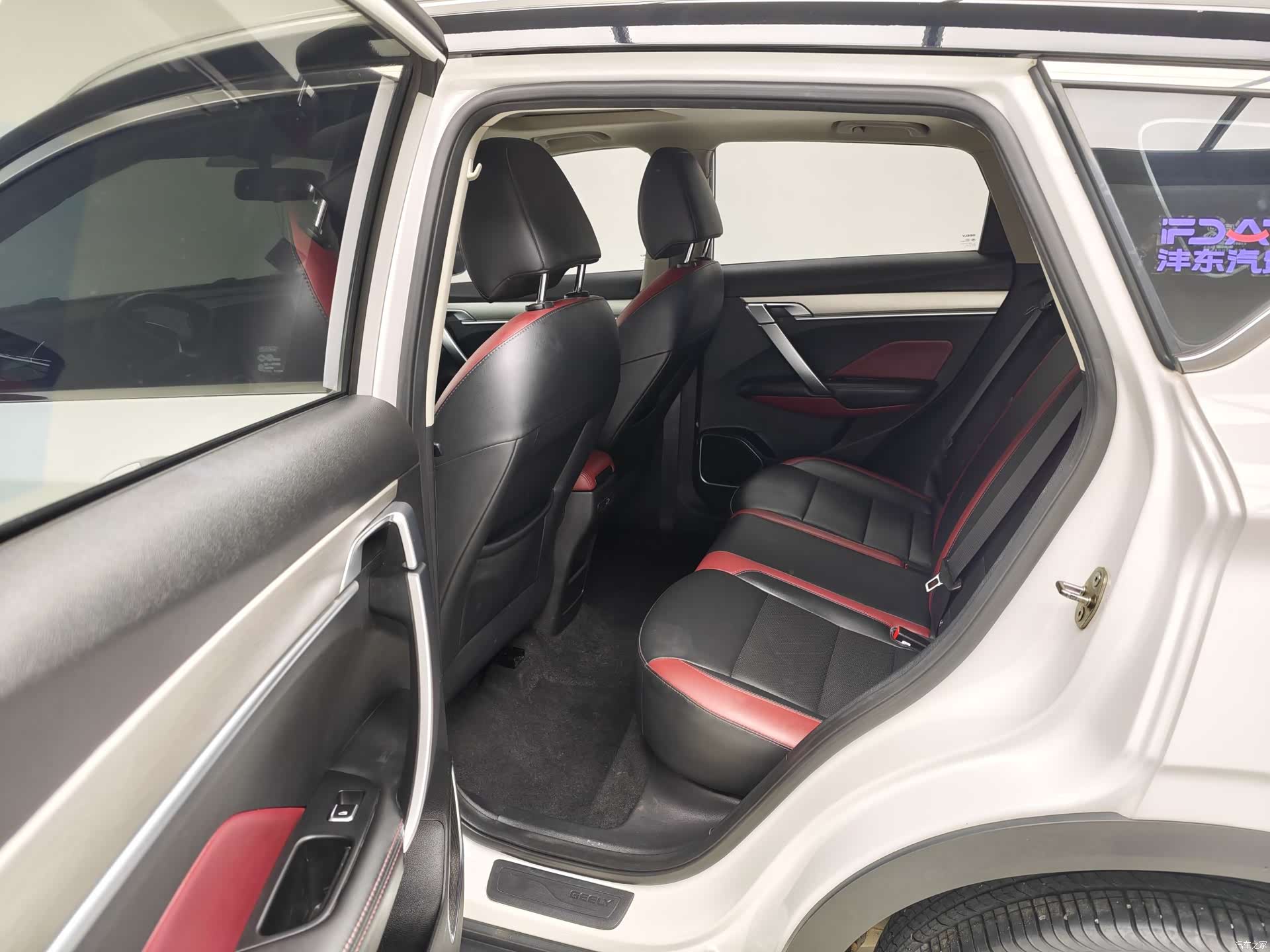 Geely Coolray, 2022 15