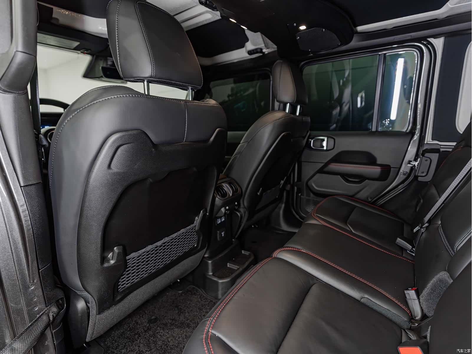 Jeep Wrangler, 2026 12