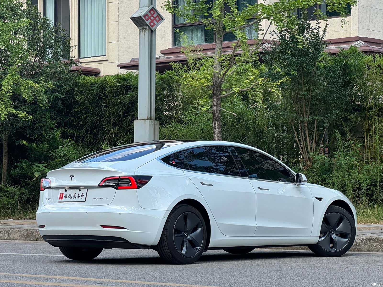 Tesla Model 3, 2020 13